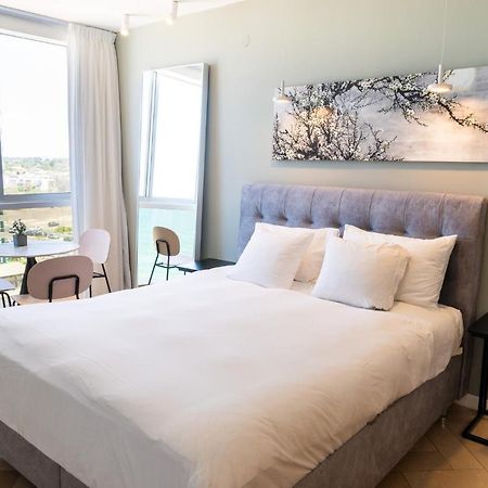 Lex Home In A Luxury Hotel Herzliya Bagian luar foto